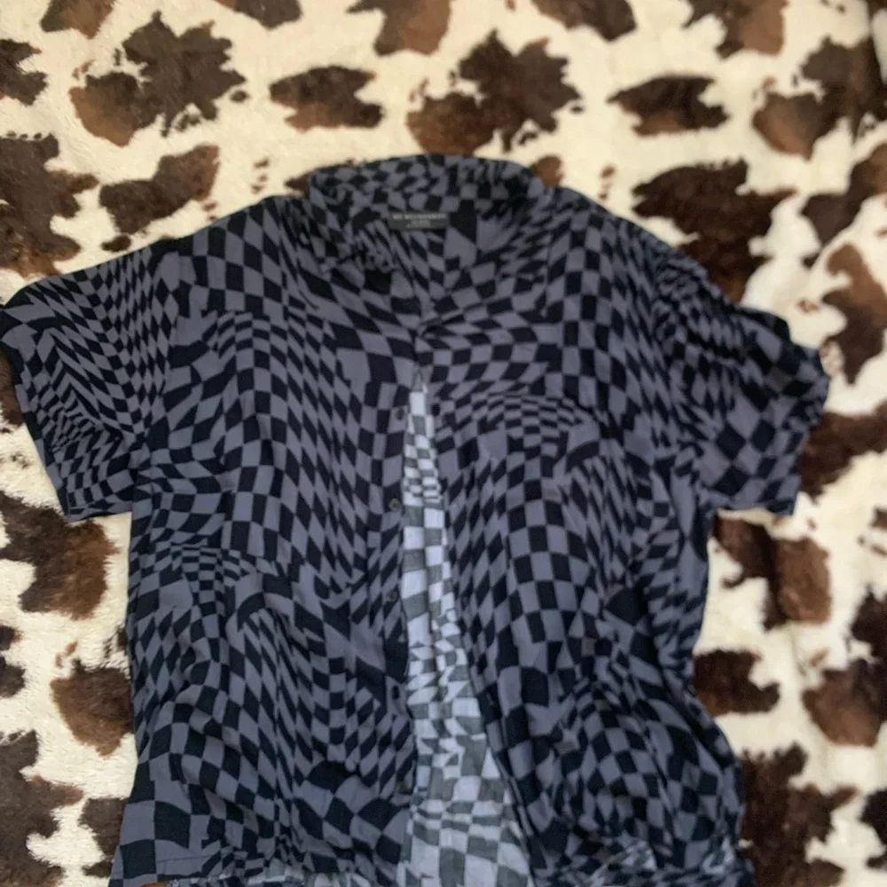 Button up - Picture 1 of 2